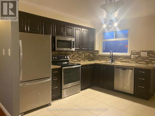 Upper - 32 Gable Place, Brampton, ON - Indoor Photo Showing Kitchen