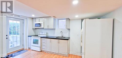 13 Waterdale Road, Brampton, ON - Indoor Photo Showing Kitchen