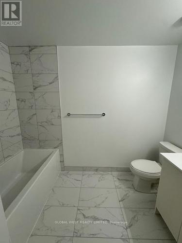 302 - 181 Sheppard Avenue, Toronto, ON - Indoor Photo Showing Bathroom