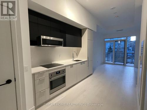 716 - 308 Jarvis Street, Toronto, ON - Indoor Photo Showing Kitchen