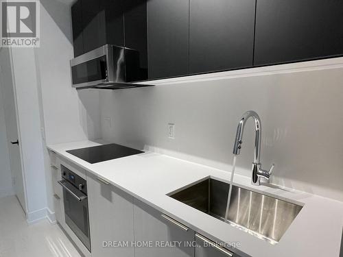 716 - 308 Jarvis Street, Toronto, ON - Indoor Photo Showing Kitchen