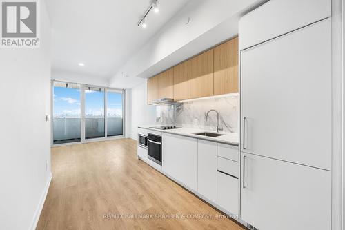 Lph32 - 1100 Sheppard Avenue W, Toronto, ON - Indoor Photo Showing Kitchen