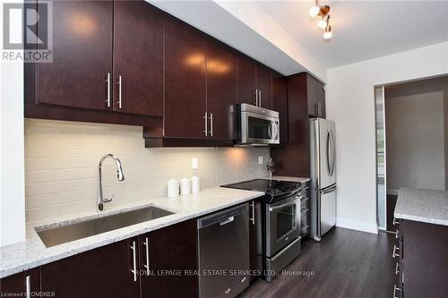 109 - 128 Garden Drive, Oakville, ON - Indoor Photo Showing Kitchen With Upgraded Kitchen