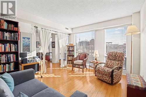 503 - 456 College Street, Toronto, ON - Indoor Photo Showing Living Room