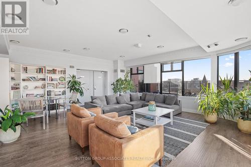 503 - 456 College Street, Toronto, ON - Indoor Photo Showing Living Room