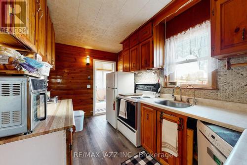 656 Hortop Street, Oshawa (O'Neill), ON - Indoor Photo Showing Kitchen