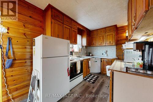 656 Hortop Street, Oshawa (O'Neill), ON - Indoor Photo Showing Kitchen