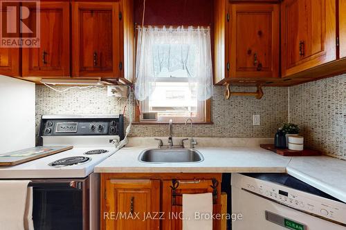 656 Hortop Street, Oshawa (O'Neill), ON - Indoor Photo Showing Kitchen