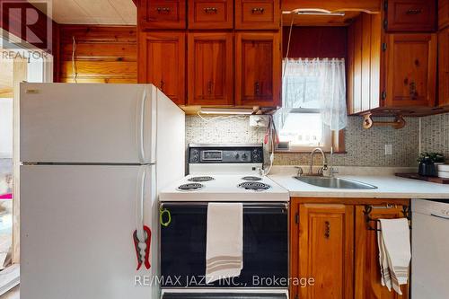 656 Hortop Street, Oshawa (O'Neill), ON - Indoor Photo Showing Kitchen