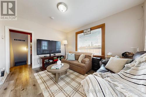 656 Hortop Street, Oshawa (O'Neill), ON - Indoor Photo Showing Living Room