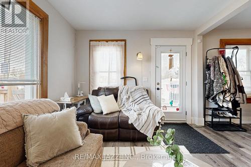 656 Hortop Street, Oshawa (O'Neill), ON - Indoor Photo Showing Living Room