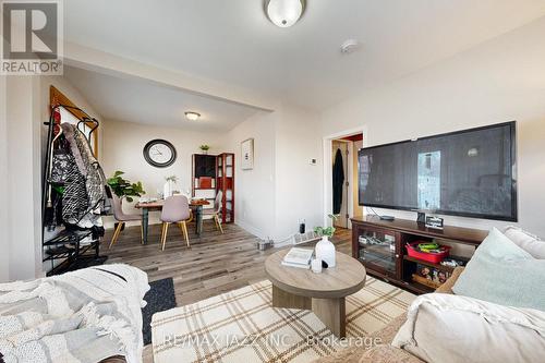 656 Hortop Street, Oshawa (O'Neill), ON - Indoor Photo Showing Living Room