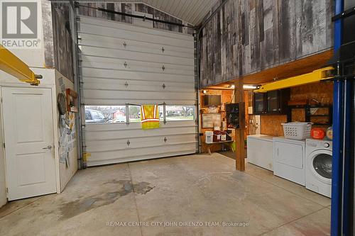 180 Centennial Avenue, St. Thomas, ON - Indoor Photo Showing Garage