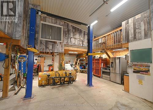 180 Centennial Avenue, St. Thomas, ON - Indoor Photo Showing Garage