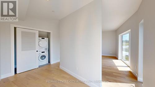 107B - 2082 Lumen Drive, London, ON - Indoor Photo Showing Laundry Room