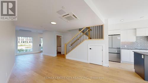 107B - 2082 Lumen Drive, London, ON - Indoor Photo Showing Kitchen