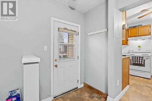 112 Clara Street, Thorold (556 - Allanburg/Thorold South), ON - Indoor Photo Showing Kitchen