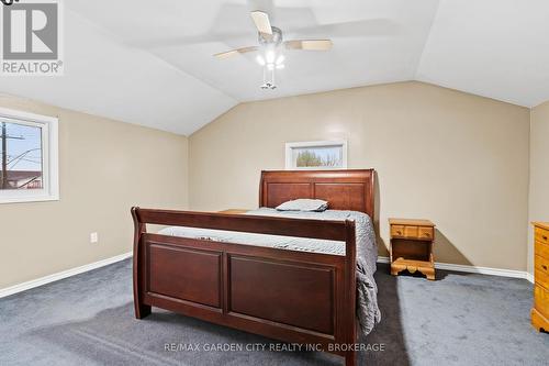 112 Clara Street, Thorold (556 - Allanburg/Thorold South), ON - Indoor Photo Showing Bedroom