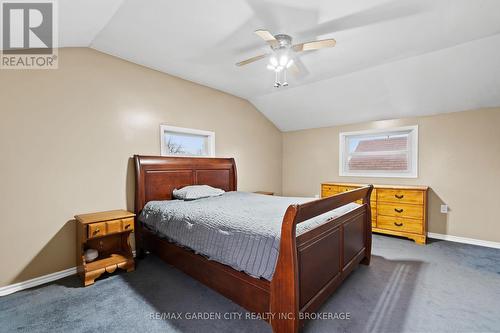 112 Clara Street, Thorold (556 - Allanburg/Thorold South), ON - Indoor Photo Showing Bedroom