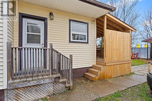 112 Clara Street, Thorold (556 - Allanburg/Thorold South), ON - Outdoor With Deck Patio Veranda With Exterior