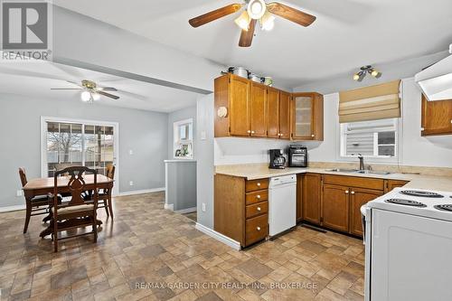 112 Clara Street, Thorold (556 - Allanburg/Thorold South), ON - Indoor Photo Showing Kitchen With Double Sink