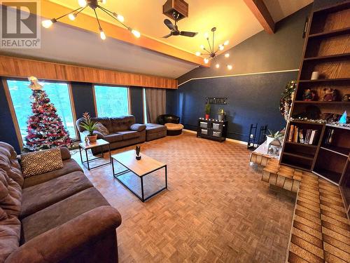 1649 Douglas Road, Williams Lake, BC - Indoor Photo Showing Living Room