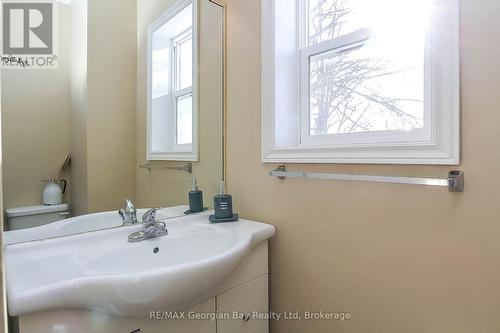 405 Bay Street, Midland, ON - Indoor Photo Showing Bathroom