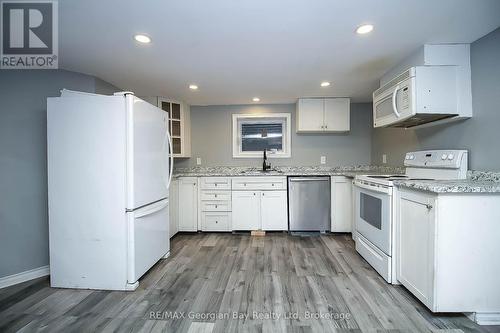 405 Bay Street, Midland, ON - Indoor Photo Showing Kitchen