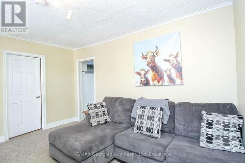 405 Bay Street, Midland, ON - Indoor Photo Showing Living Room