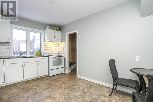 405 Bay Street, Midland, ON - Indoor Photo Showing Kitchen