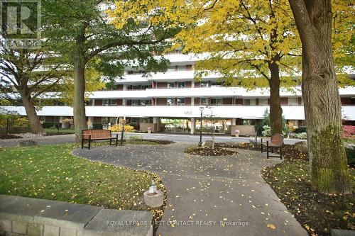 102 - 1 Royal Orchard Blv Boulevard, Markham, ON - Outdoor