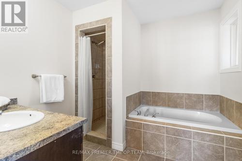 238 Medici Lane, Hamilton, ON - Indoor Photo Showing Bathroom