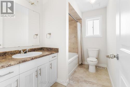 238 Medici Lane, Hamilton, ON - Indoor Photo Showing Bathroom