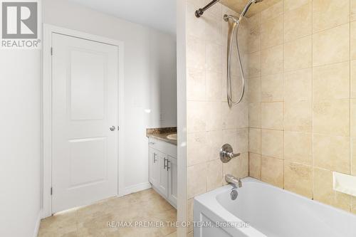 238 Medici Lane, Hamilton, ON - Indoor Photo Showing Bathroom