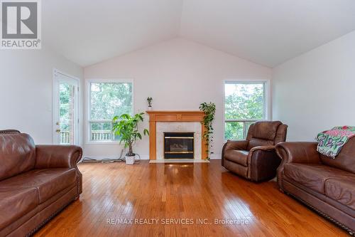 757 Guildwood Boulevard, London, ON - Indoor Photo Showing Living Room With Fireplace