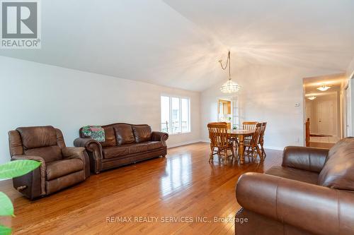 757 Guildwood Boulevard, London, ON - Indoor Photo Showing Living Room