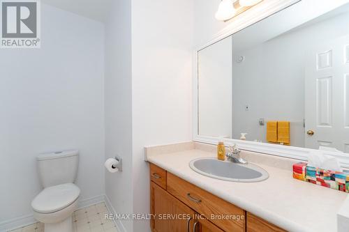 757 Guildwood Boulevard, London, ON - Indoor Photo Showing Bathroom