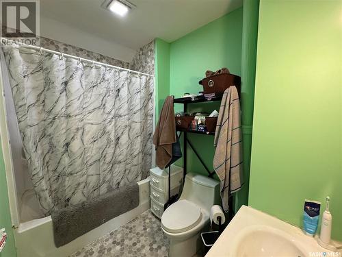 128 3Rd Avenue W, Biggar, SK - Indoor Photo Showing Bathroom