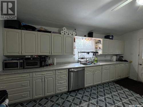 128 3Rd Avenue W, Biggar, SK - Indoor Photo Showing Kitchen