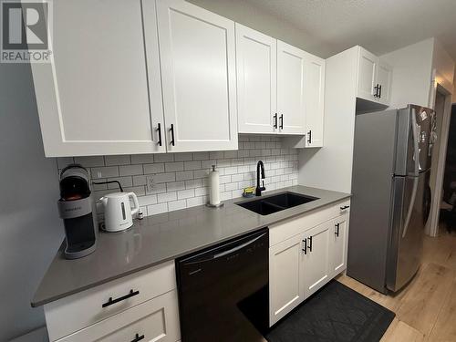 769 Klo Road Unit# 216, Kelowna, BC - Indoor Photo Showing Kitchen With Double Sink