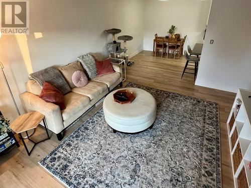 769 Klo Road Unit# 216, Kelowna, BC - Indoor Photo Showing Living Room