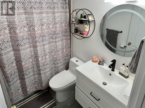 main bathroom - 769 Klo Road Unit# 216, Kelowna, BC - Indoor Photo Showing Bathroom