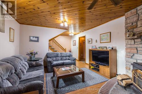 82 River Heights Road, Marmora And Lake, ON - Indoor Photo Showing Living Room