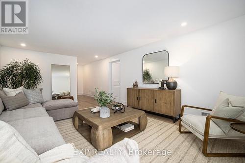 825 St John Street, Merrickville-Wolford, ON - Indoor Photo Showing Living Room