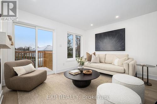 825 St John Street, Merrickville-Wolford, ON - Indoor Photo Showing Living Room