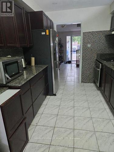 9 Tralee Street, Brampton, ON - Indoor Photo Showing Kitchen