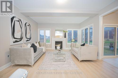 126 Sunset Way, Thorold, ON - Indoor Photo Showing Living Room With Fireplace