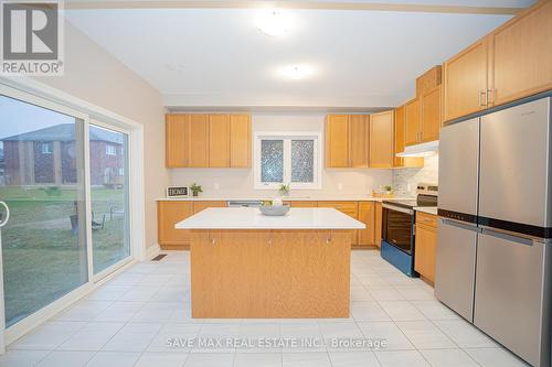 126 Sunset Way, Thorold, ON - Indoor Photo Showing Kitchen