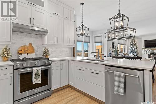 303 Waters Crescent, Saskatoon, SK - Indoor Photo Showing Kitchen With Double Sink With Upgraded Kitchen