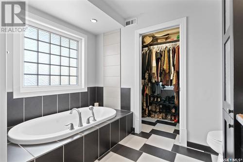 303 Waters Crescent, Saskatoon, SK - Indoor Photo Showing Bathroom